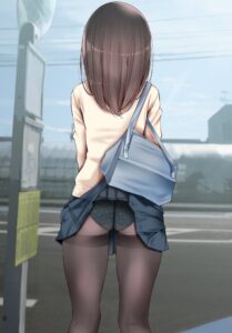【画像】　女子高生、カバンでスカートがめくれ上がってパンツが丸見えにｗｗｗｗｗ