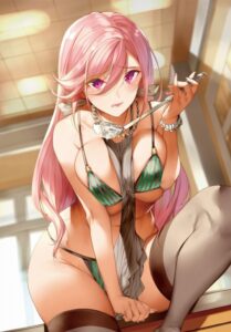 ネクタイや色々なものをおっぱいで挟み込んでいるエッチな女の子のエロ画像がこちら